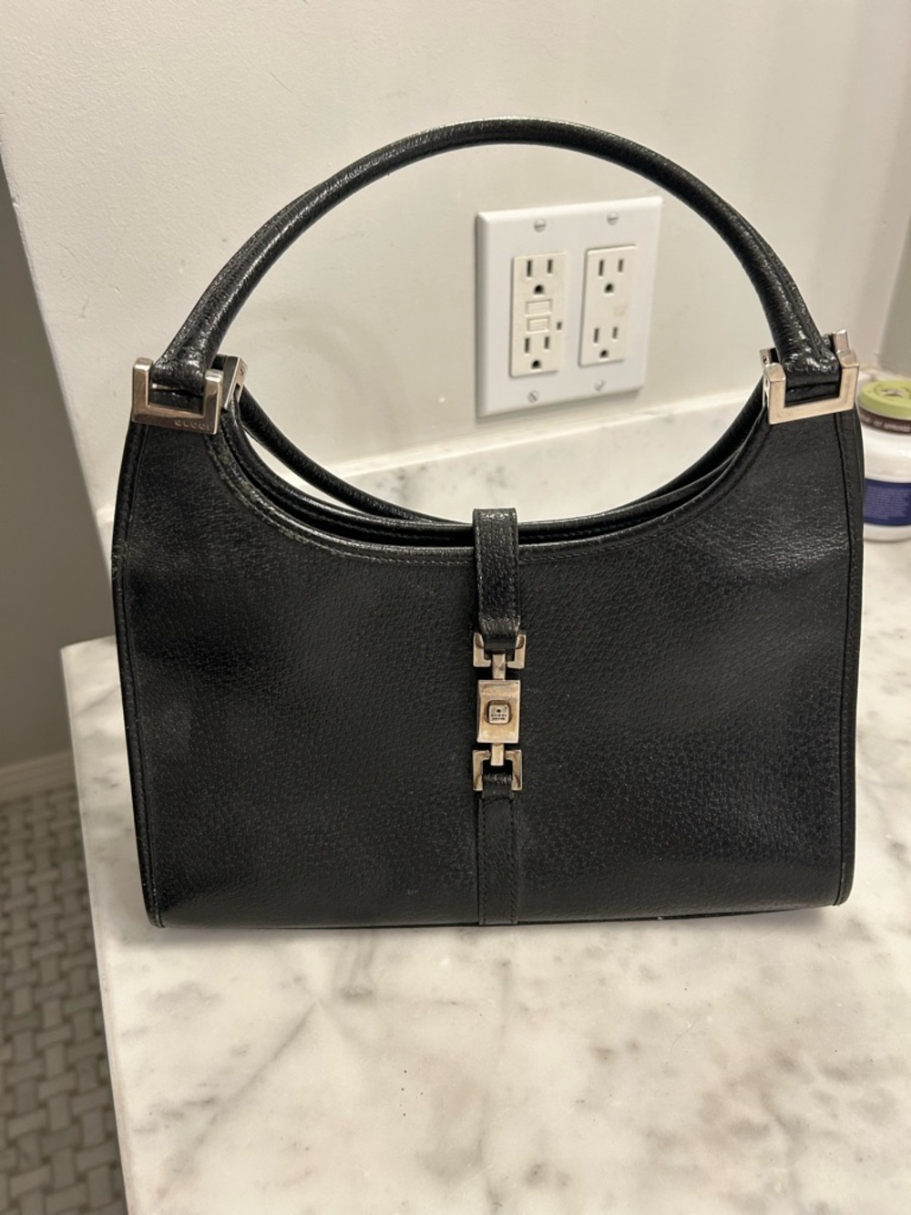 Gucci Elegant Black Leather  Bag with Polished Hardware